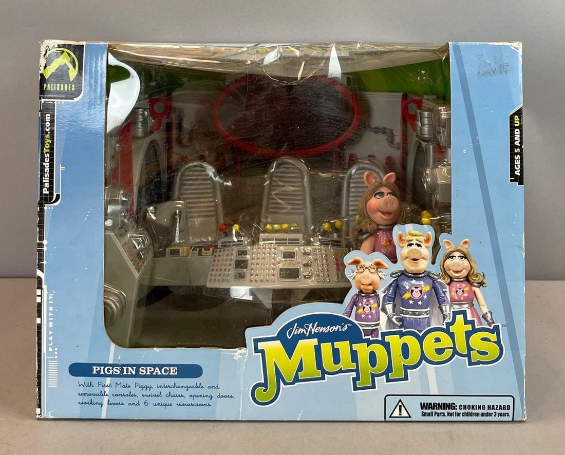 Palisade Toys Jim Hensons Muppets Pigs in Space Playset: Original packaging measures 10 1/2 inches x 13 1/2 inches x 11 1/2 inches