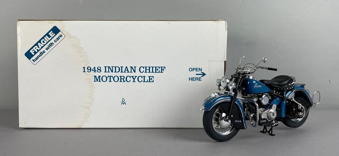 Danbury Mint 1948 Indian Chief Die-Cast Motorcycle: Like new in original packaging with accessories, 1/10 scale