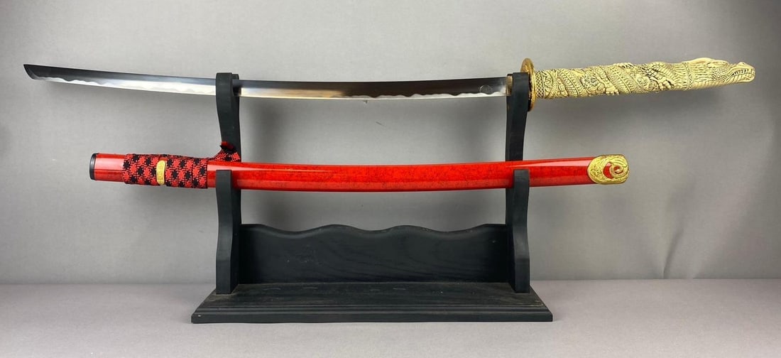 Davis Anderson License Replica Highlander Dragon Katana: Made in Spain. Measures 40 inches in length. Stand not included.
