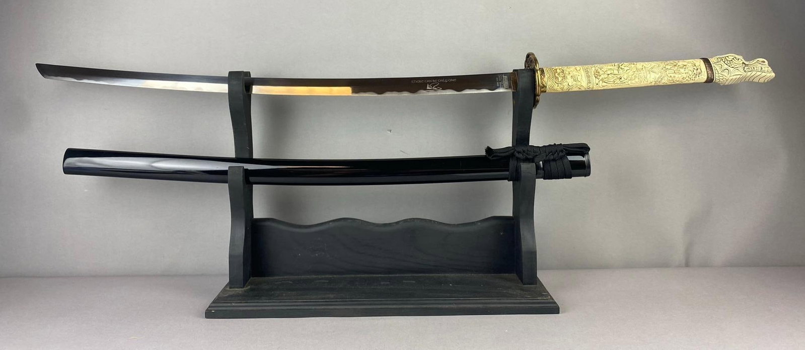 Davis Anderson License Replica Highlander Dragon Katana: Limited Edition 0859/3000. Etched there can only be only one. measures 40 inches in length. Stand not included.