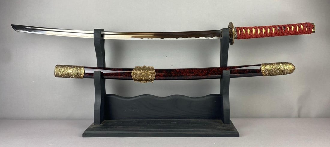 Davis Anderson Xena Warrior Princess Finale Katana: Made in Spain. Measures 40 inches in length. Stand not included.
