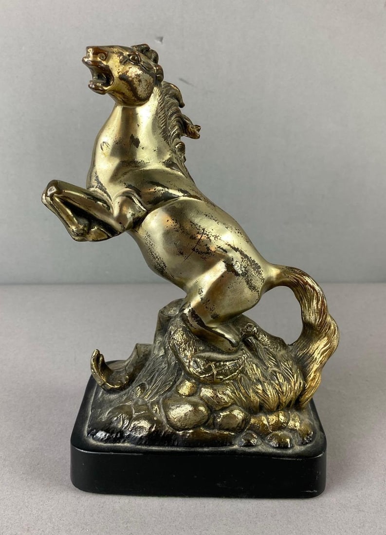 Vintage Feng Shui Gold Tone Horse Statue: Measure 8 inches in length.