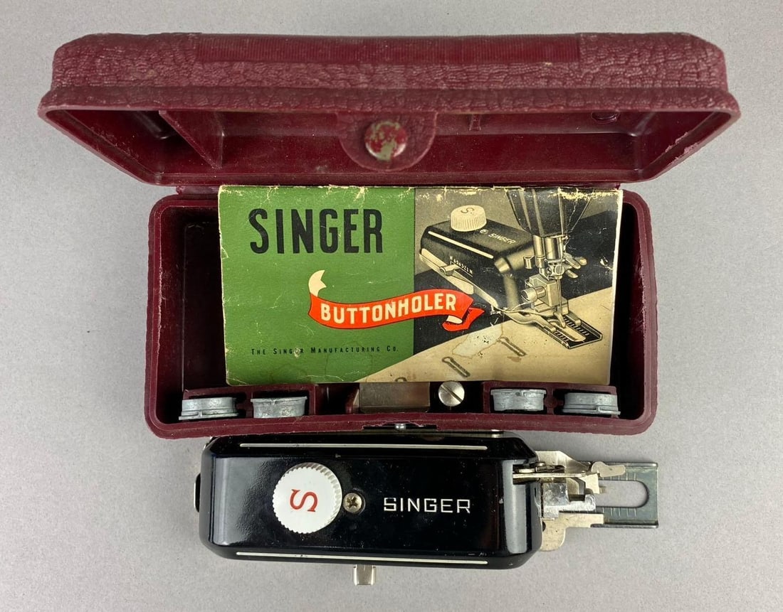 Vintage Singer Buttonholder Attachment Tool: Like new in original case. Measure 7 1/2 inches in length.