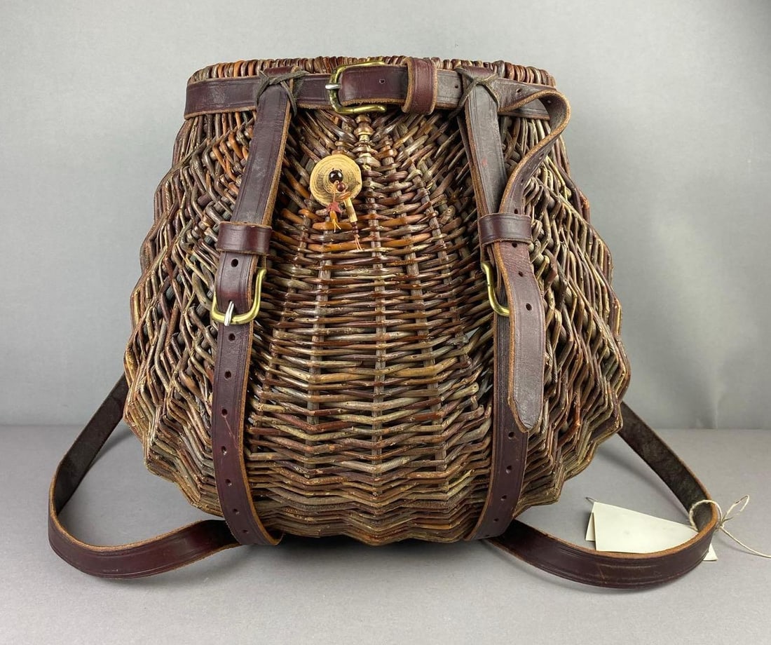 Vintage Wicker Fishing Creel Backpack (1 of 2)