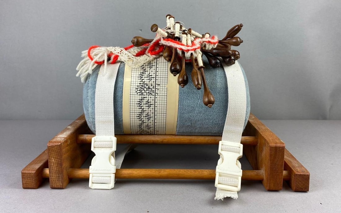 Vintage Bobbin Lace Pillow Set (1 of 2)