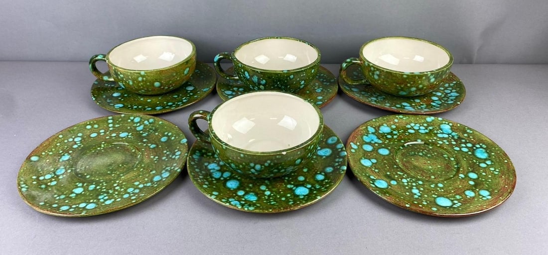 1977 MCM Glazed Turquoise Speckled Ceramic Set: Includes bowls and saucers. Largest measures 9 inches in diameter.