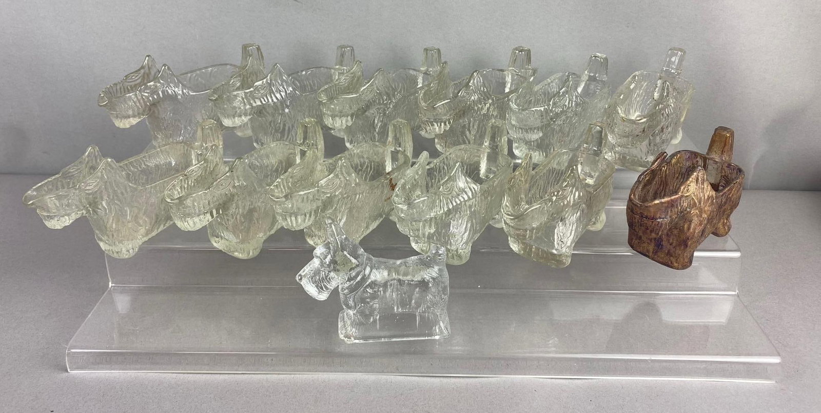 Group of Assorted L.E. Smith Pressed Glass Scottie Dog Creamers and More: Largest measures 4 inches in length. Stand not included.