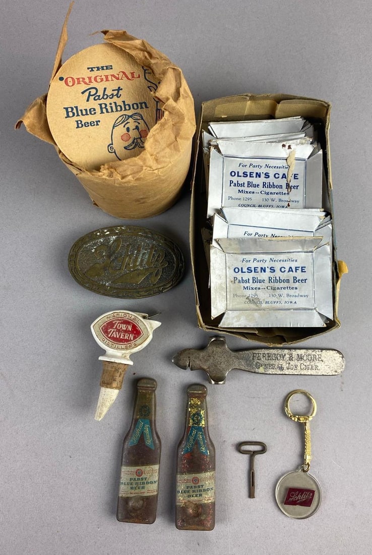 Group of Assorted Vintage Pabst Blue Ribbon Beer Advertising Items and More (1 of 3)