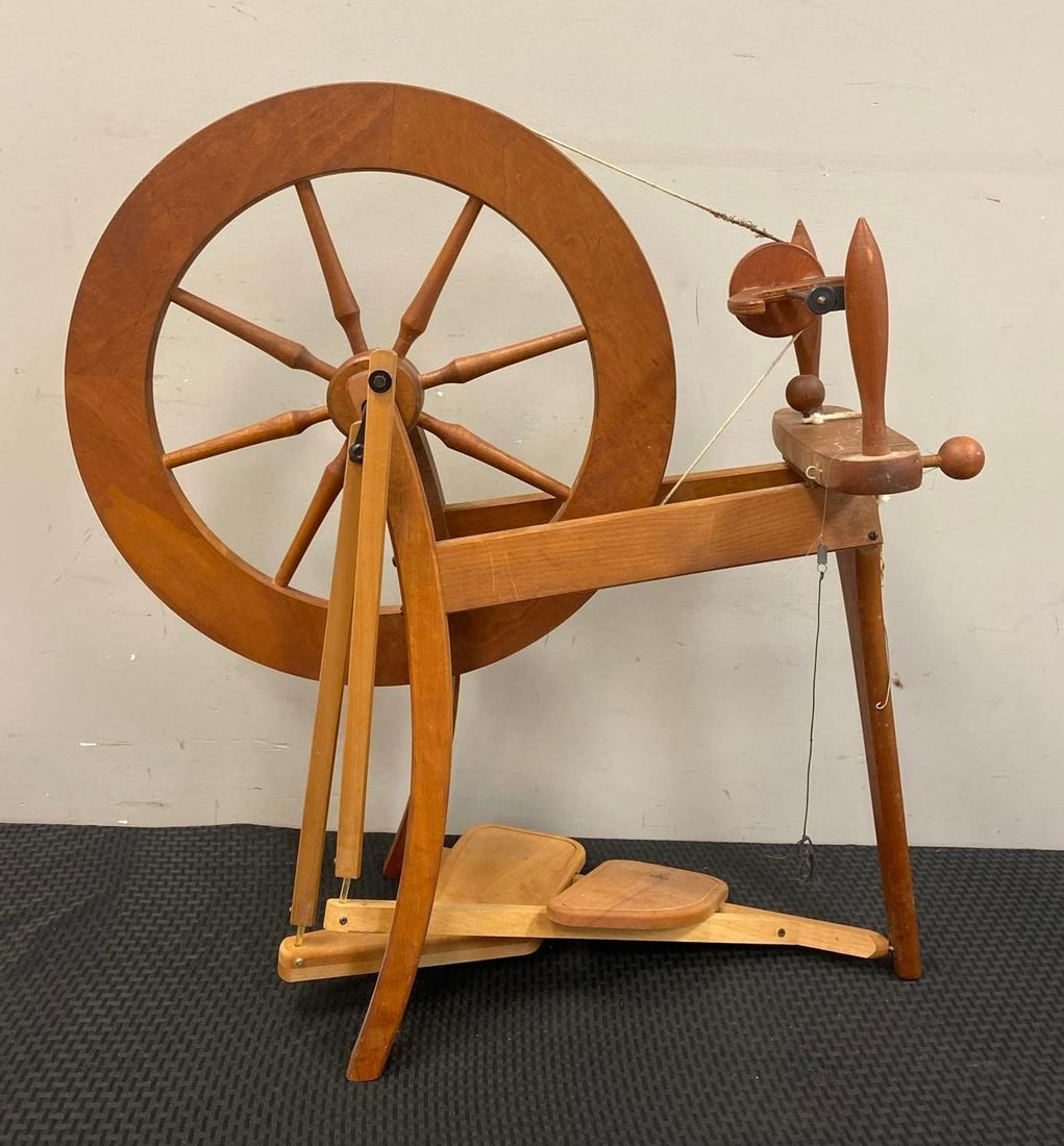 Vintage Ashford Traditional Spinning Wheel (1 of 5)