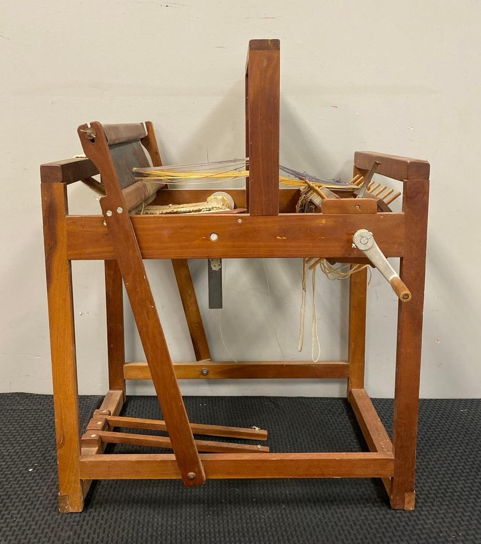 Vintage Norwood Loom Hand-weaving Loom: Used at the University of Iowa. Untested. No in house Shipping. Third party recommended H 34 x W 17 x L 35 inches.