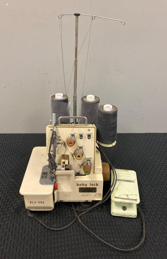 Vintage Baby Lock Three Thread Serger Machine (1 of 4)