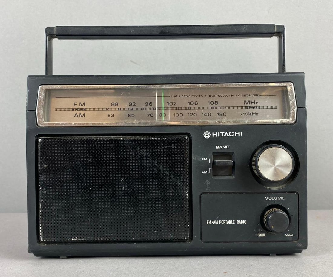 Vintage 1970s Hitachi Am/Fm Transistor Radio (1 of 3)