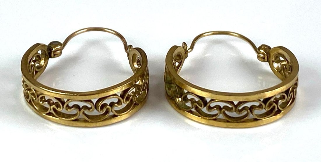 Pair of 14K Yellow Gold Openwork Hoop Earrings: total weight of 2.1 grams, each measures 1 inches H x 3/4 inches W