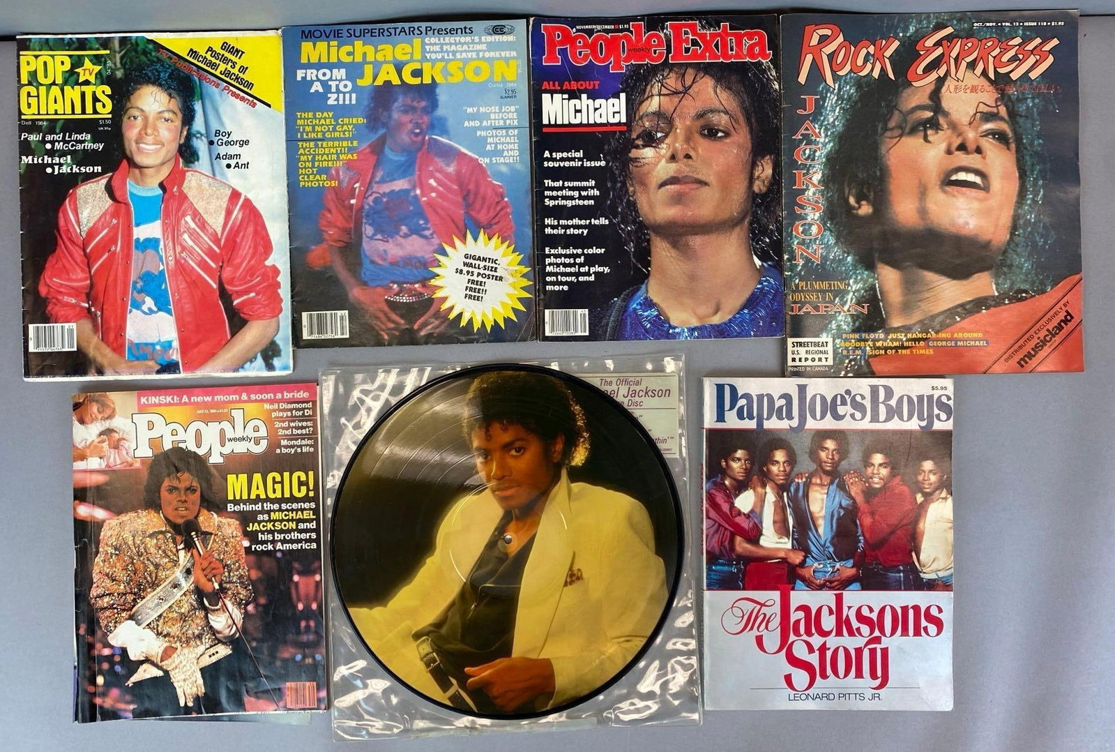 Group of 7 Michael Jackson Magazines and More (1 of 3)
