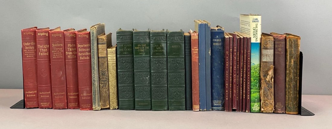 Group of Vintage Assorted Books (1 of 3)