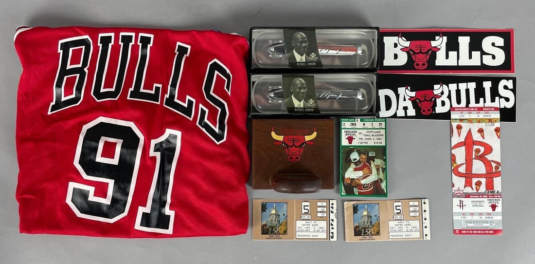 Group of Chicago Bulls Memorabilia (1 of 4)