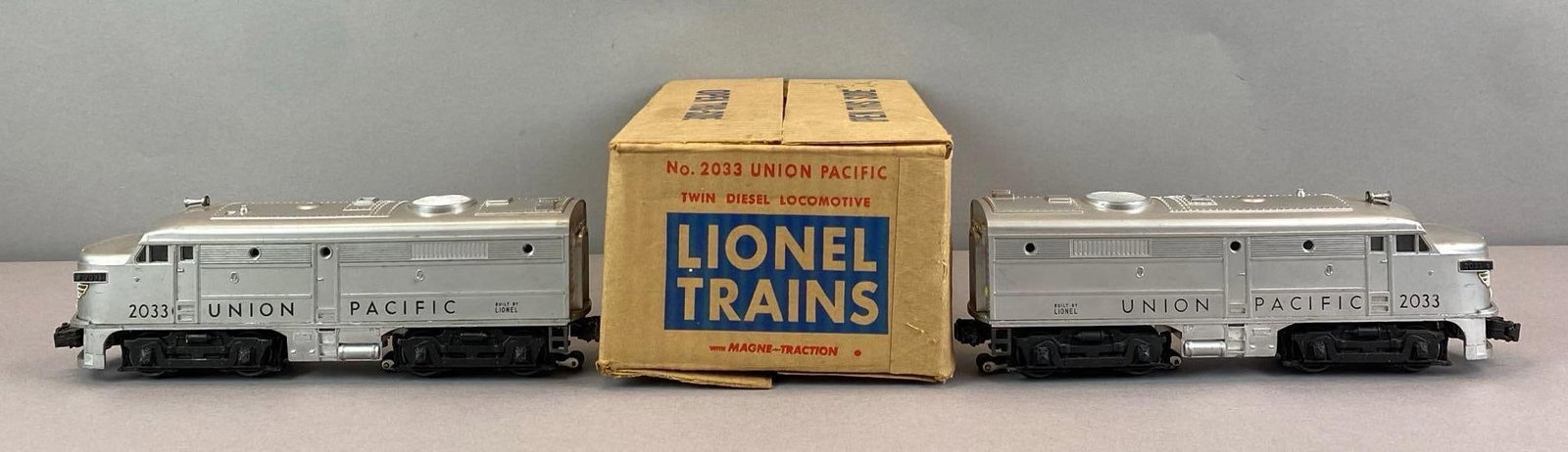 Lionel O Scale 2033 Union Pacific Twin Diesel Locomotive Set (1 of 4)