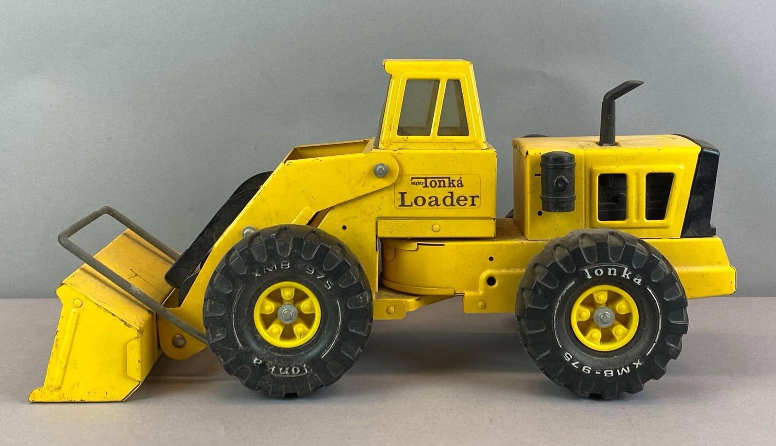Vintage Mighty Tonka Pressed Steel Loader (1 of 6)
