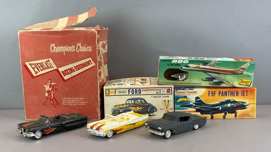 Group of Assorted Plastic Model Kits: unknown set completions, assembled and non assembled, includes 1940 Ford, F9F Panther Jet, loose pieces and more, largest box measures 12 inches H x 10 1/2 inches W x 7 inches D