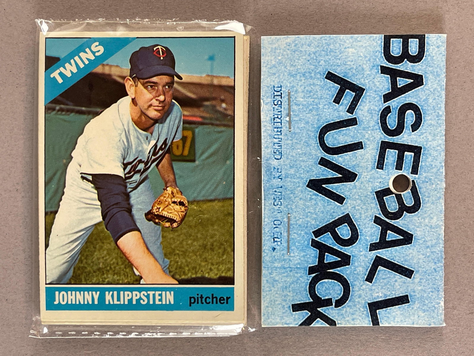1966 Topps Baseball West Corps Cello Fun Pack (1 of 2)