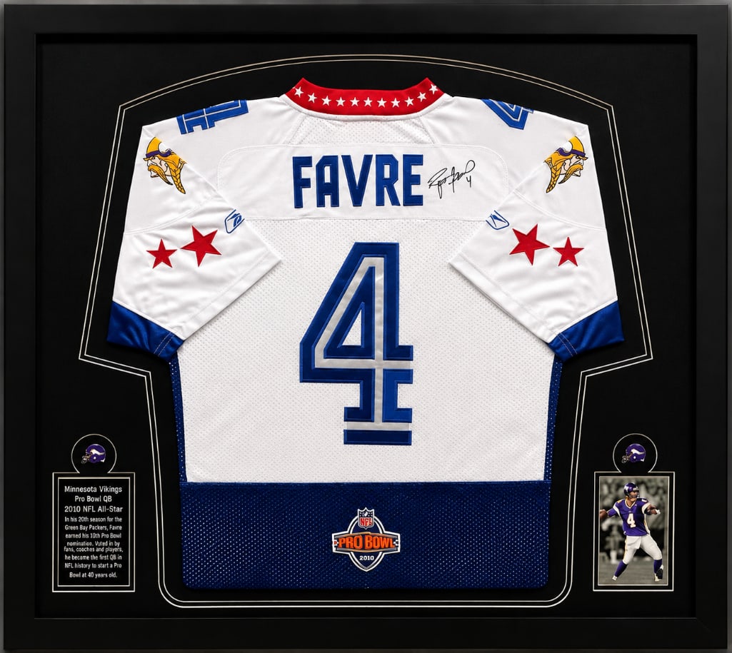 Framed Brett Favre Signed Minnesota Vikings Pro Bowl Jersey with COA (1 of 8)