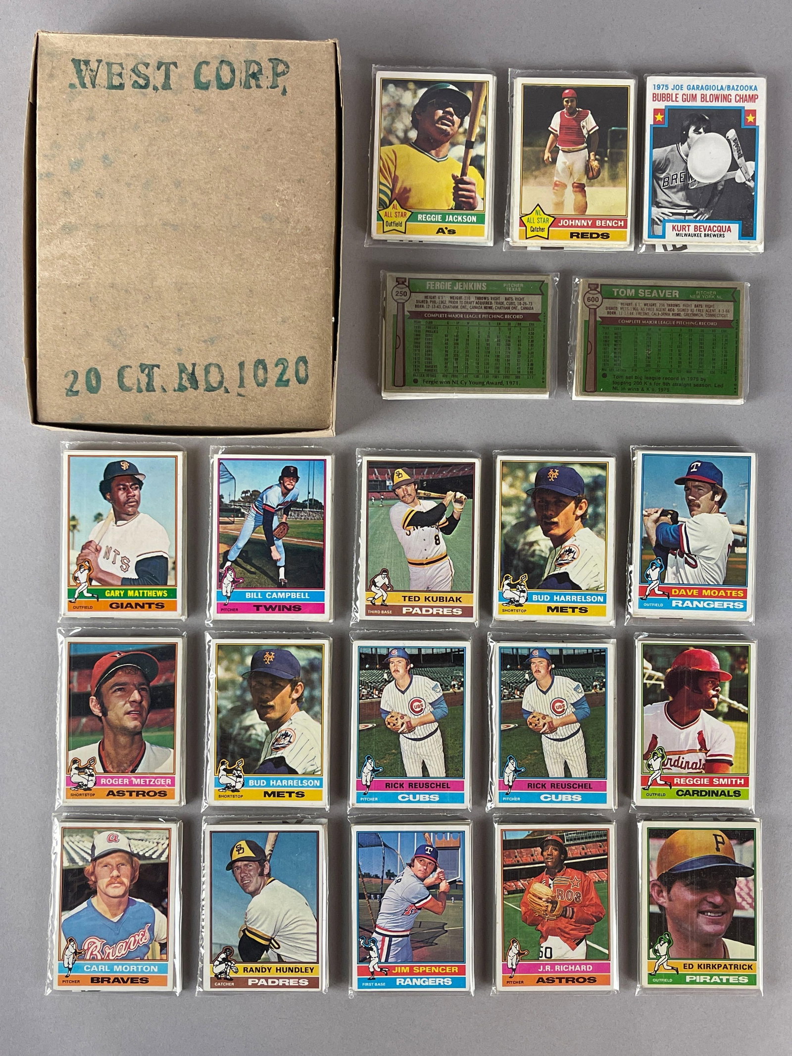 1976 Topps Baseball West Corps Cello Fun Pack Vending Box of 20 with HOFs Showing (1 of 5)