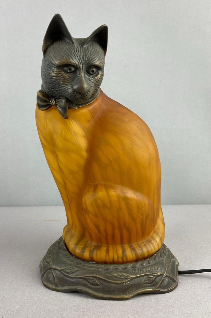 Vintage 1996 Tin Chi Amber Cat Lamp: Andrea by Sadek. Tested and working. Measures 12 inches tall.