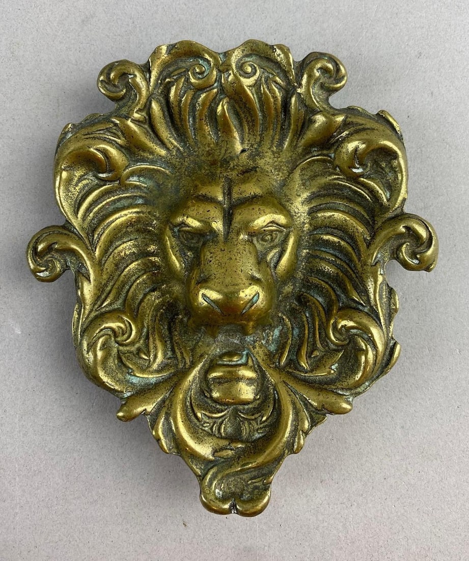 Antique American Radiator Company bronze Lion Head: Measure L 6 x W 5 inches.