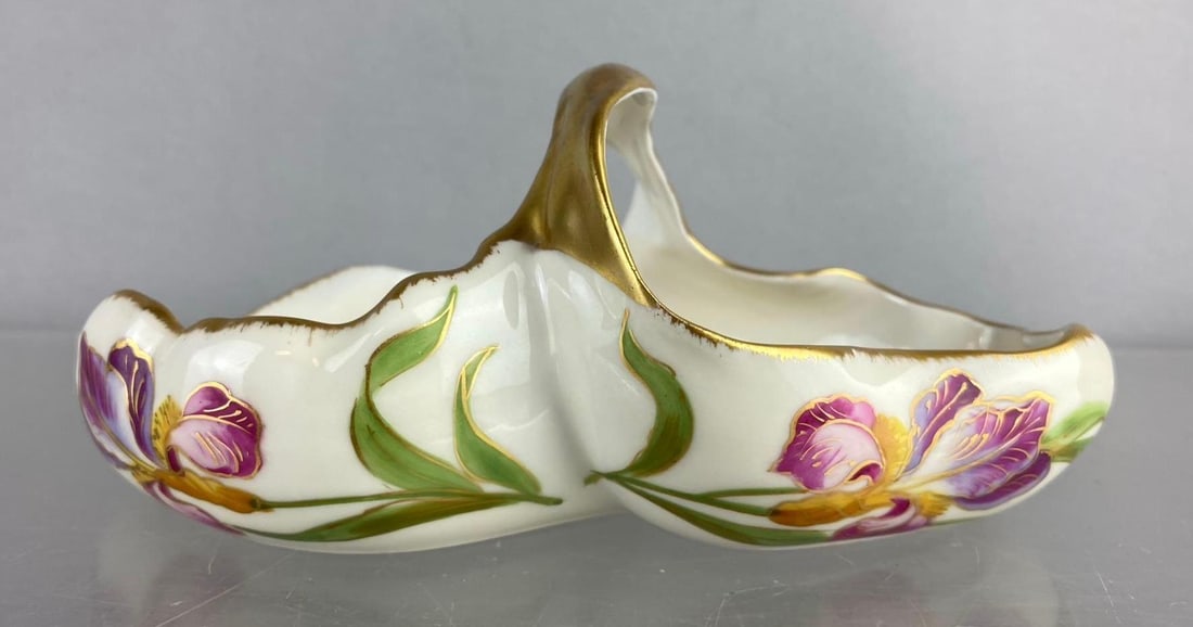 French Limoges Porcelain Trinket Dish: Measure 7 inches in length.