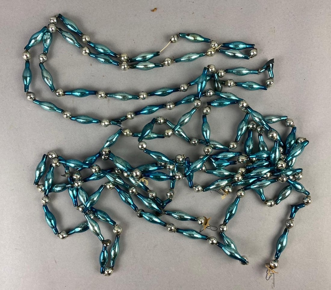 Vintage Glass Ornaments Christmas Tree String: Measure roughly 30 inches in length.