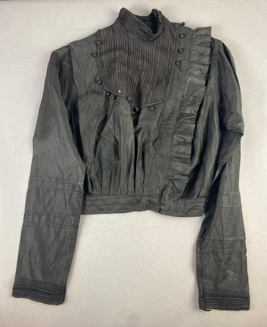 Antique Victorian Era Bodice Blouse: Child size.35 inches chest size.