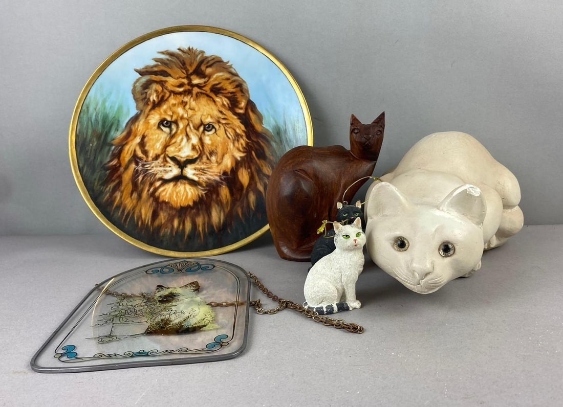 Group of Assorted Cat Themed Items (1 of 4)