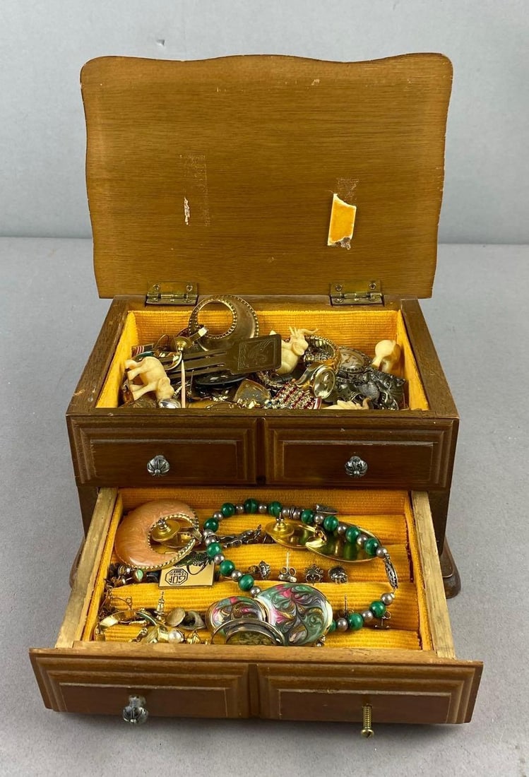 Group of Assorted Costumes Jewelry: Jewelry box measure H 4 x W 4 1/2 x L 7 inches.