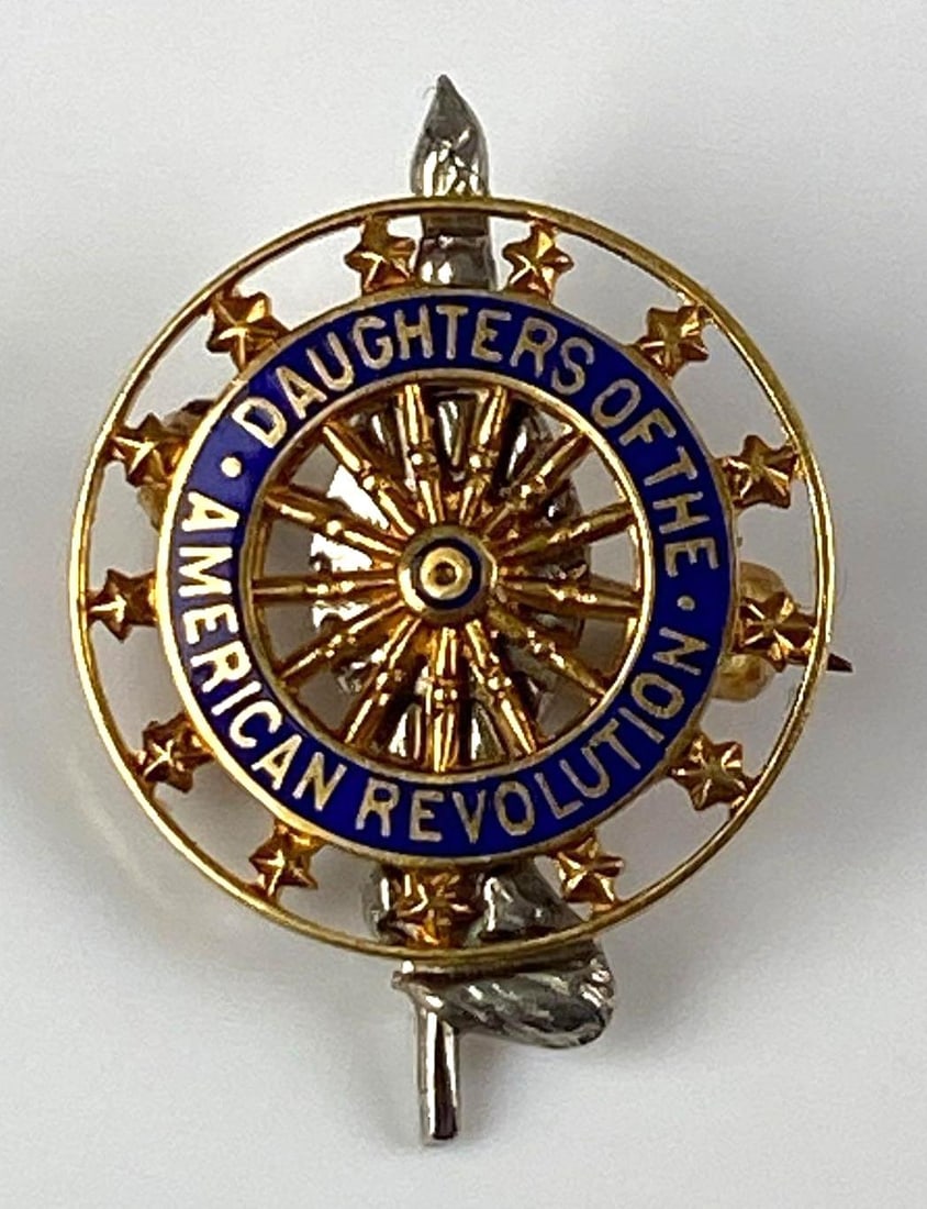 Signed 14K Yellow/White Gold DAR Pin: total weight of 2.3 grams, measures 3/4 inches H x 1/2 inches W, Daughters of the American revolution