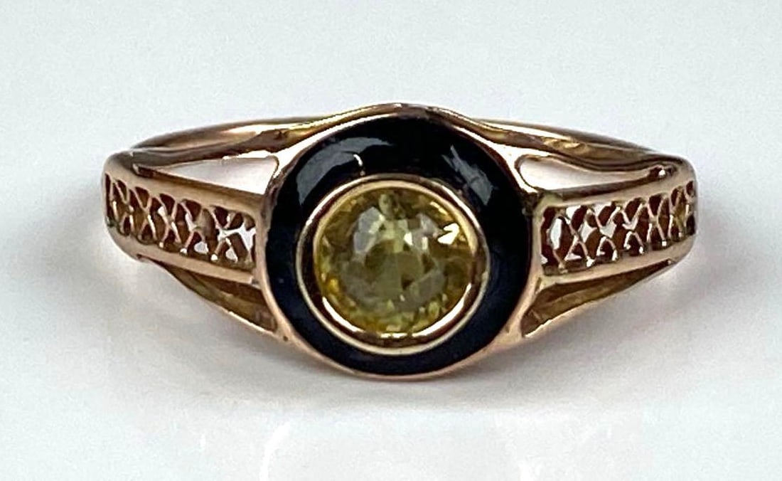 14K Yellow Gold Olive Sapphire Openwork Ring: Total weight of 1.6 grams, size 5 1/2