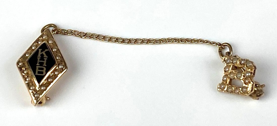 10K Yellow Gold Pearl KHB Fraternity Pin: Total weight of 2.1 grams, measures 1 3/4 inches In length