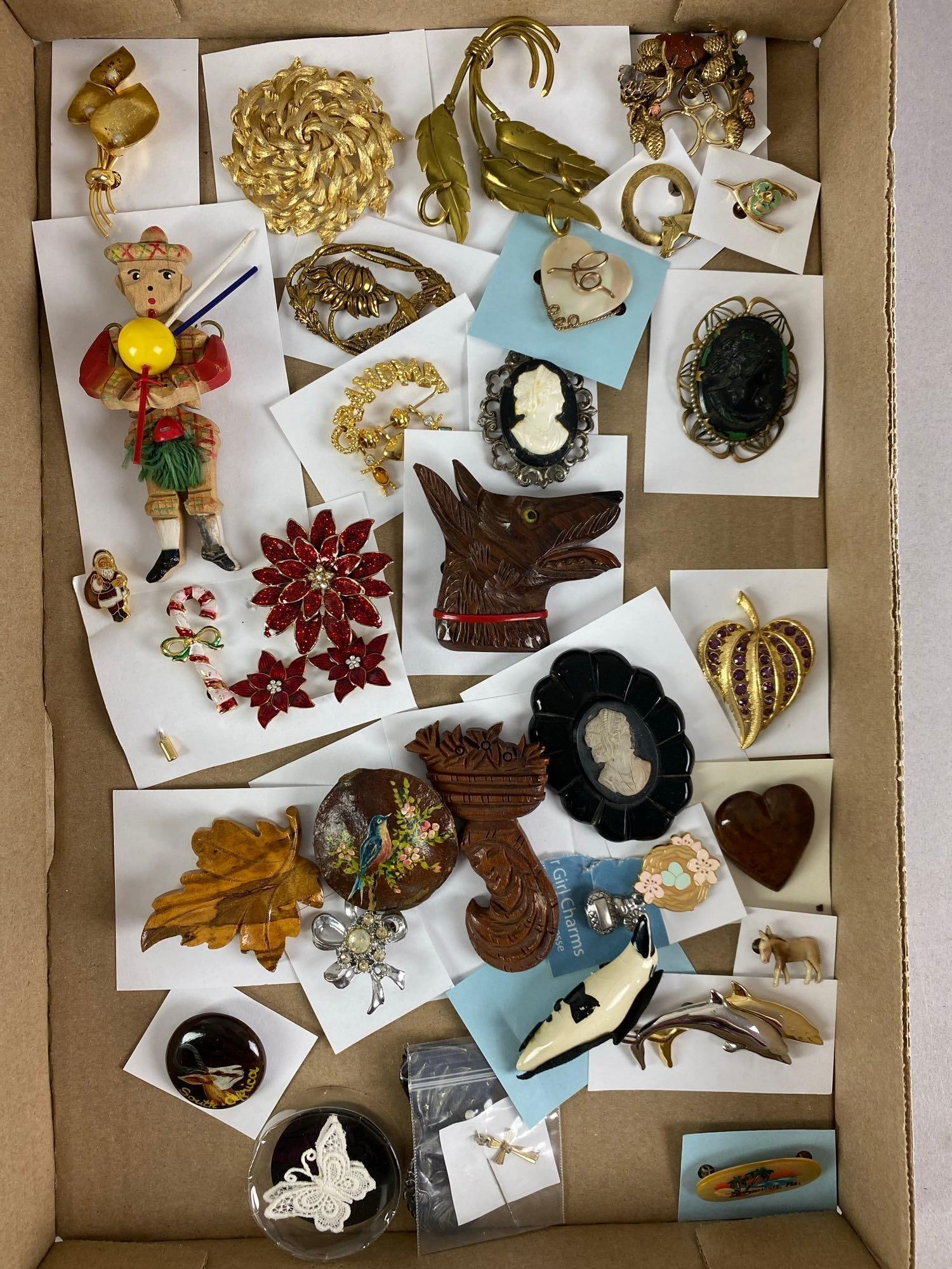 Group of Costume Jewelry Brooches (1 of 3)