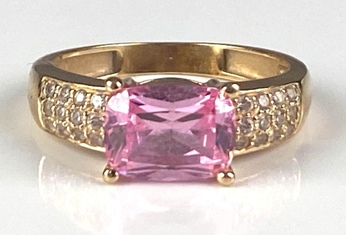 14K Yellow Gold CZ Ring: total weight of 4.1 grams, size 7