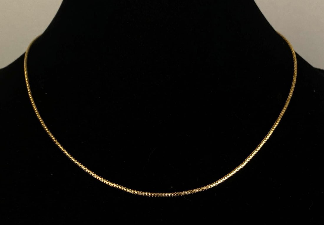 Signed Italian Gold Plated Sterling Silver Round Box Chain Necklace: Total weight of 3.9 grams, measures 18 inches in length