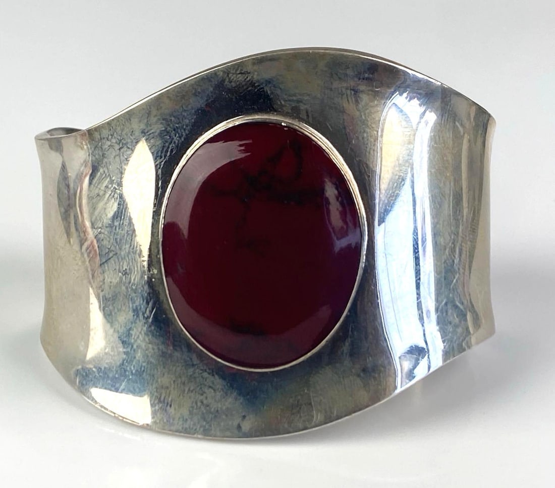 Mexican Sterling Silver Red Carnelian Cuff Bracelet: Total weight of 45.4 grams, measures 2 1/2 inches H, inner circumference measures 7 1/4 inches with a 1/2 inches opening