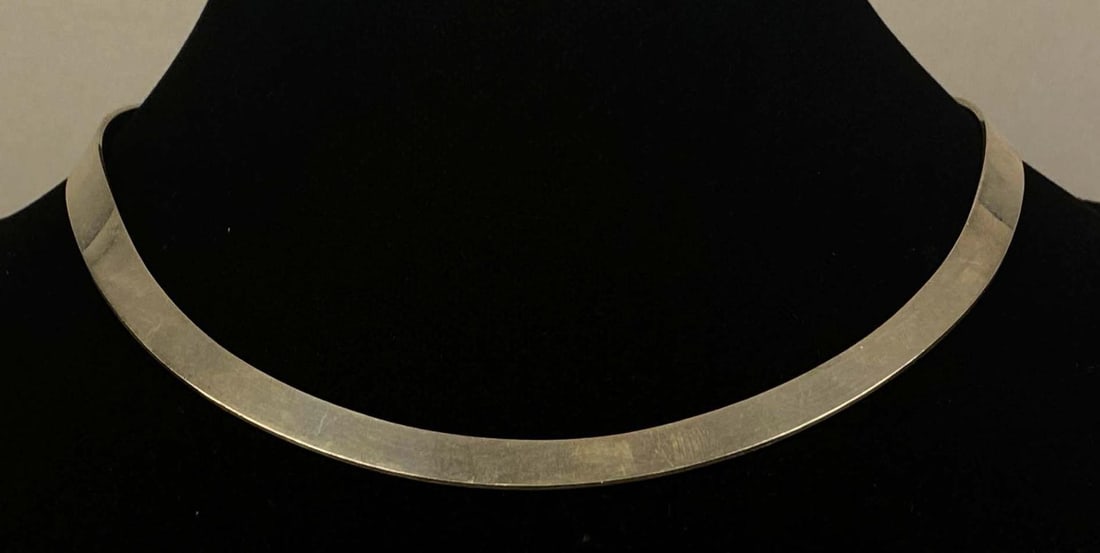 Mexican Sterling Silver Collar Necklace: Measures 5 inches H x 5 3/4 inches W
