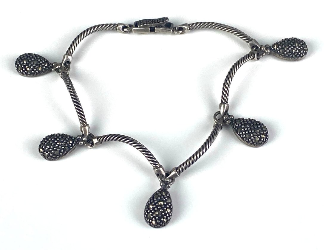 Signed Sterling Silver Teardrop Bracelet: Measures 7 1/2 inches in length