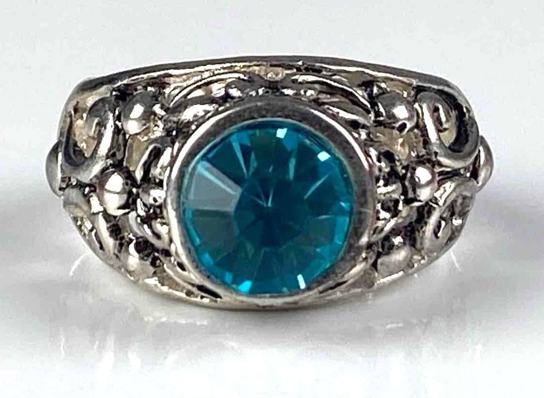 Costume Jewelry CZ Expandable Ring: Size ~ 6