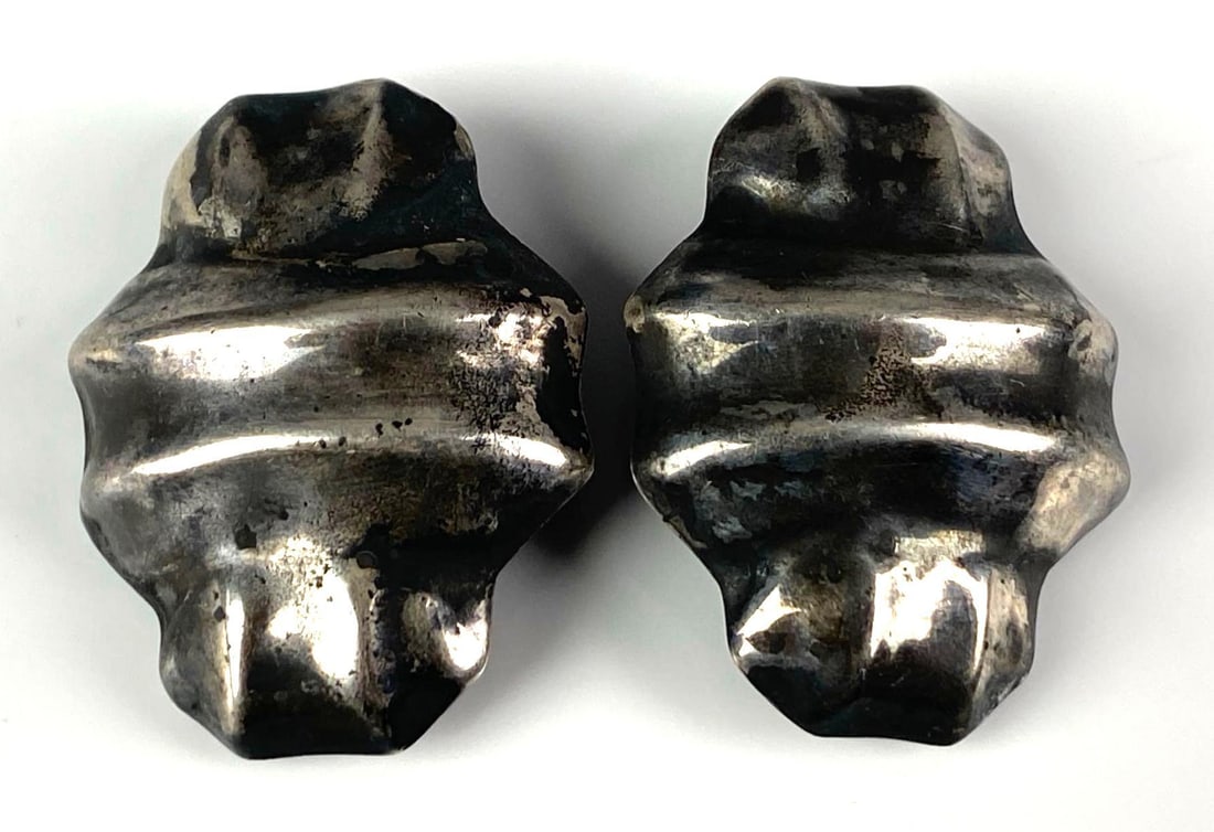 Pair of Mexican Sterling Silver Weave Clip Earrings: each measures 1 1/2 inches H x 1 1/4 inches W