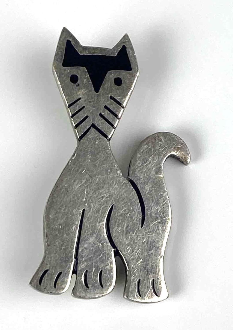 Mexican Sterling Silver Enamel Sitting Cat Brooch: Measures 1 1/2 inches H x 3/4 inches W