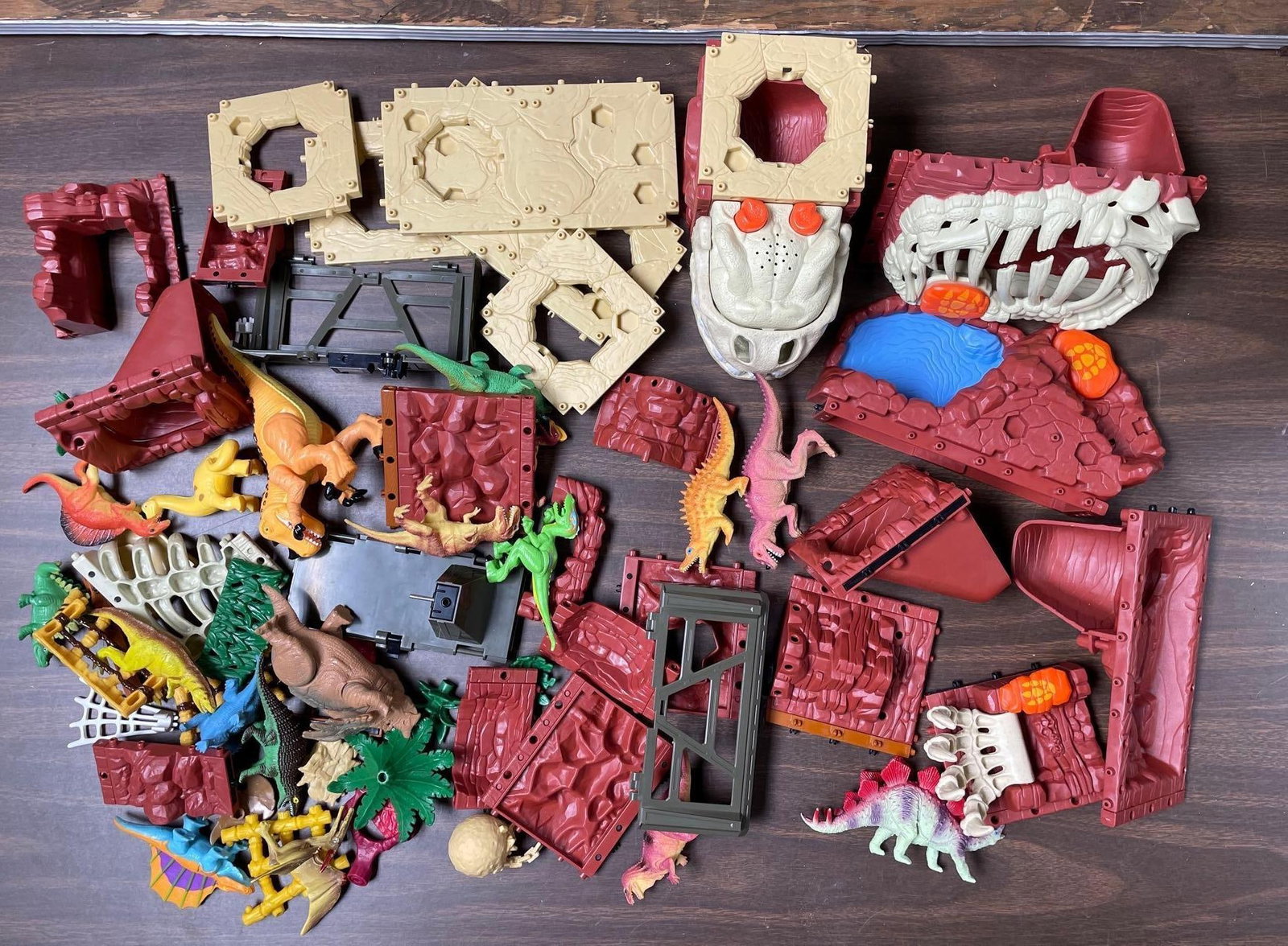 Fisher-Price Imaginext T-Rex Mountain Playset (1 of 3)