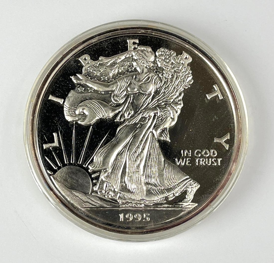 1995 The Washington Mint American Silver Eagle Design 8 oz .999 Fine Silver Round: 1995 The Washington Mint American Silver Eagle Design 8 oz .999 Fine Silver Round