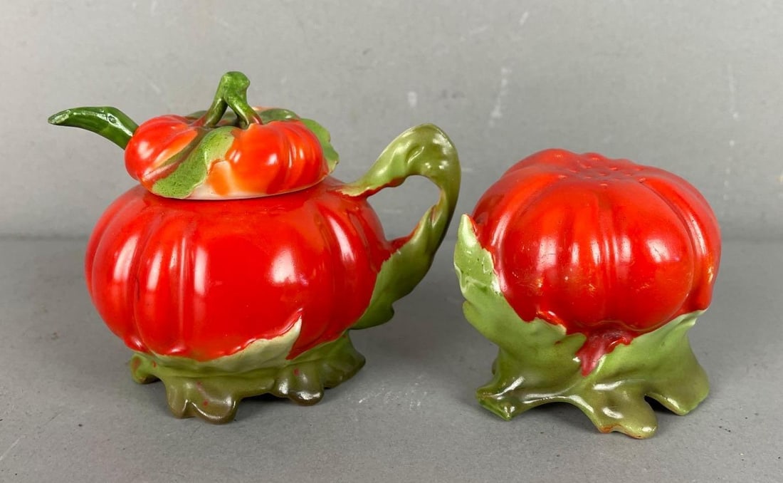 Vintage Royal Bayreuth Porcelain Tomato Sugar Bowl and Salt Shaker (1 of 4)