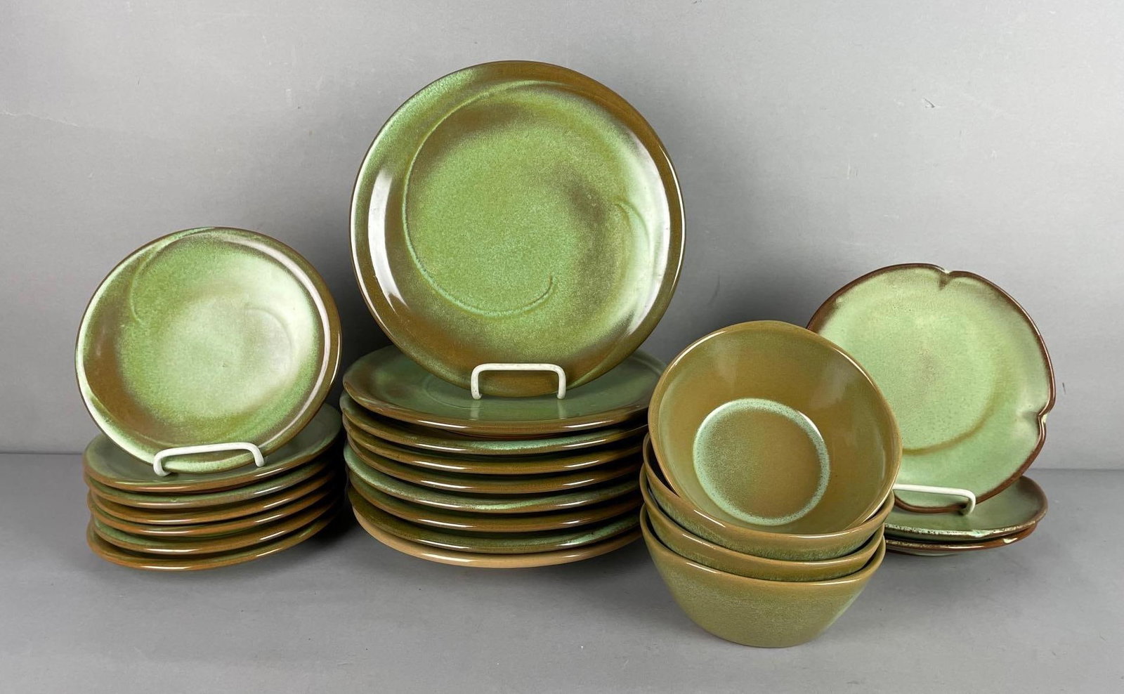 Group of Frankoma Pottery Plainsman Prairie Green Plates (1 of 2)