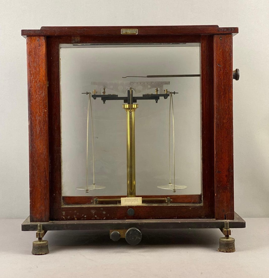 Antique Voland and Sons Pharmaceuticals Balance Scale (1 of 6)